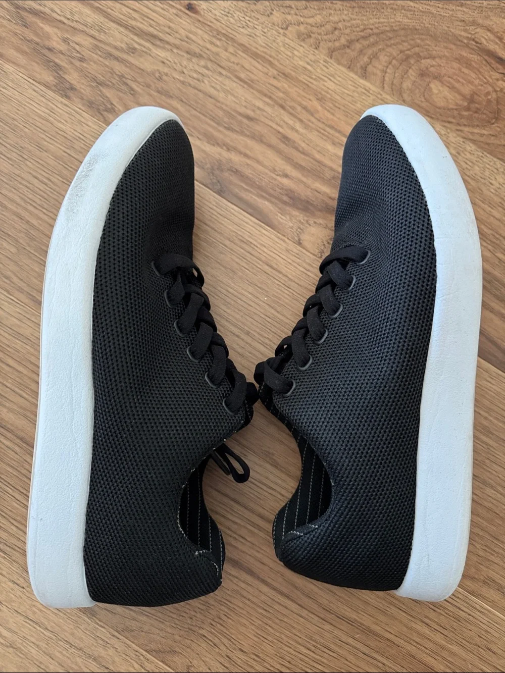 Atoms Model 000 in black/white, size 7.5W